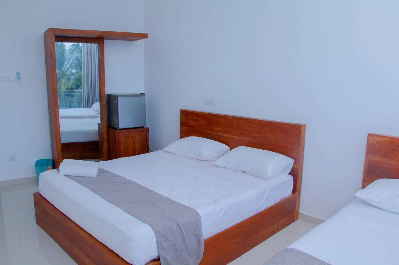 Marakolliya Beach Resort Tangalle Ngoại thất bức ảnh