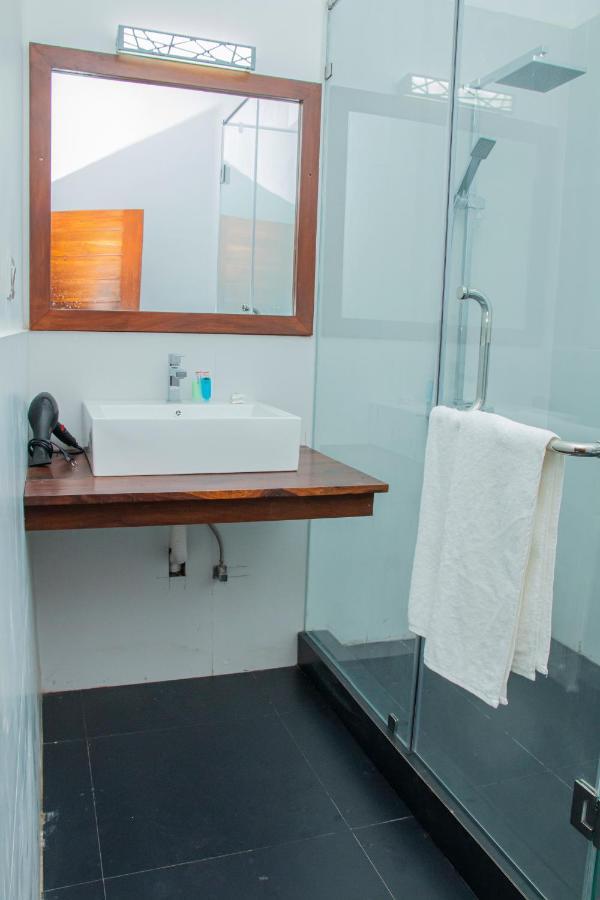 Marakolliya Beach Resort Tangalle Ngoại thất bức ảnh